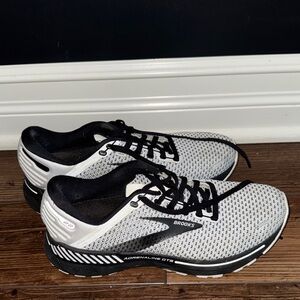 Brooks women's Gray and Black Athletic Shoes